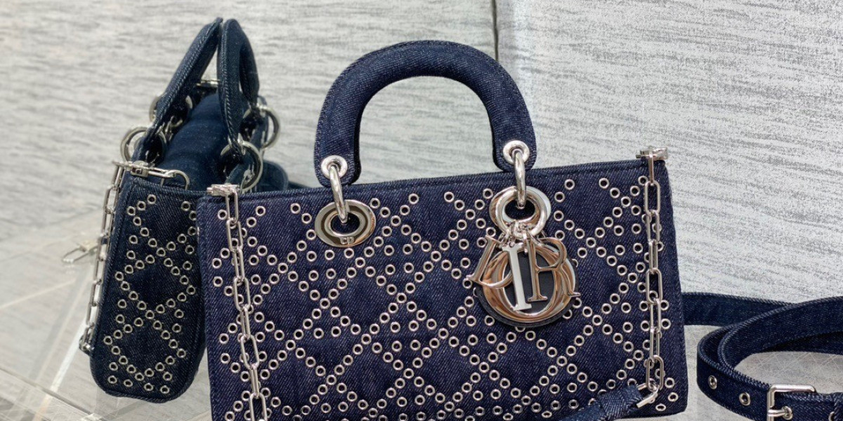 on the chunkier Dior side Dunks and were particularly popular